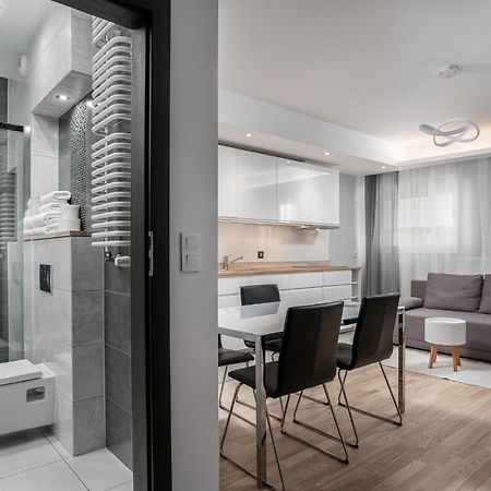 Rentplanet - Apartamenty Atal Tower Breslavia Esterno foto