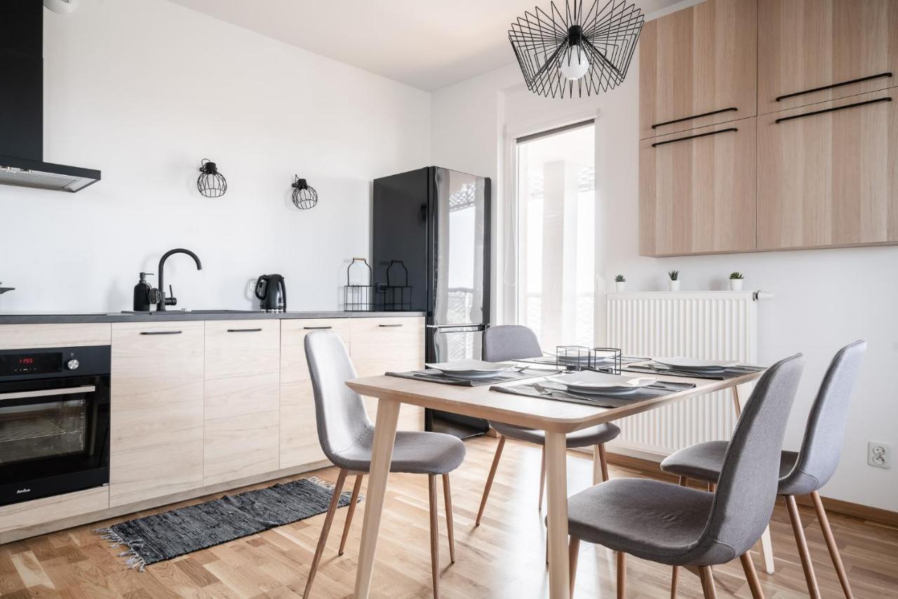 Rentplanet - Apartamenty Atal Tower Breslavia Esterno foto