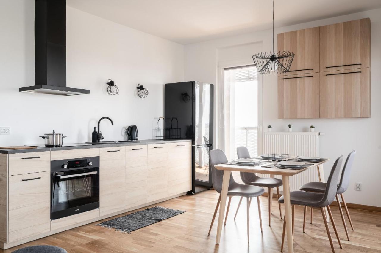 Rentplanet - Apartamenty Atal Tower Breslavia Esterno foto