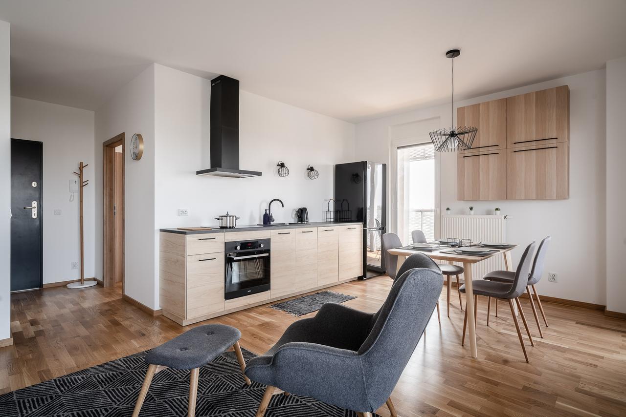 Rentplanet - Apartamenty Atal Tower Breslavia Esterno foto