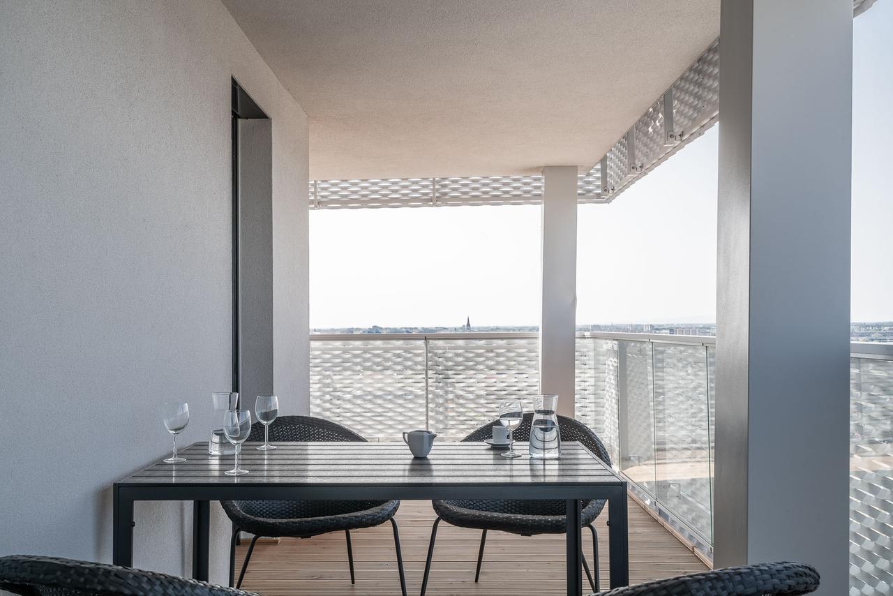 Rentplanet - Apartamenty Atal Tower Breslavia Esterno foto