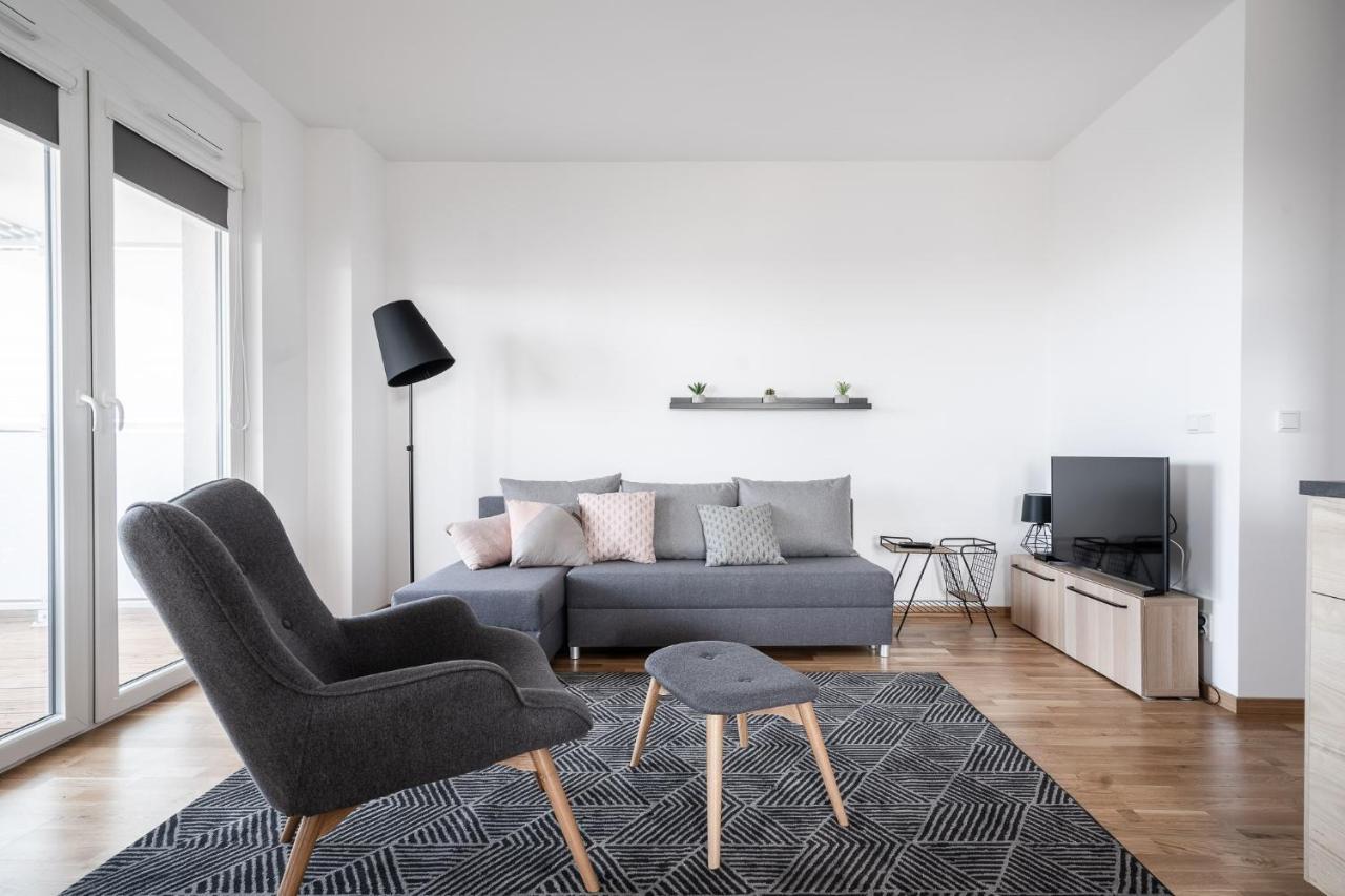 Rentplanet - Apartamenty Atal Tower Breslavia Esterno foto