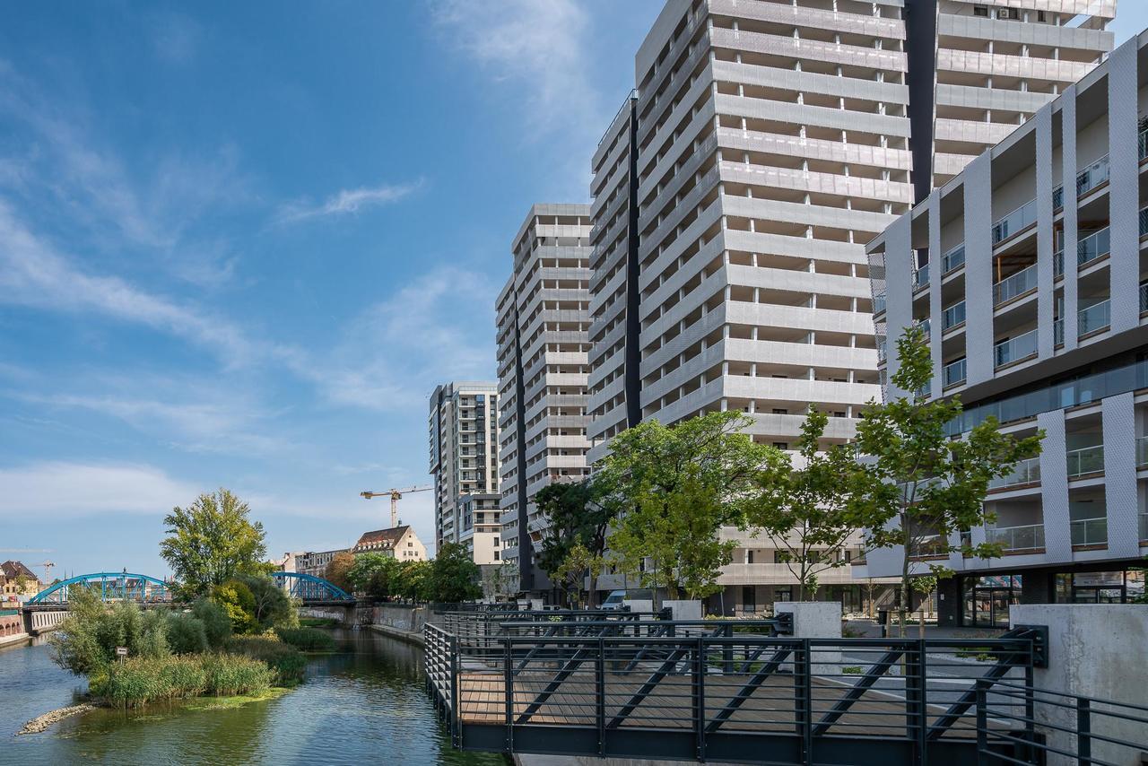 Rentplanet - Apartamenty Atal Tower Breslavia Esterno foto